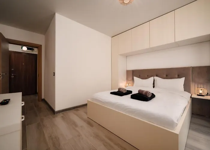 Alma 163 - Pool By N10 那沃达利